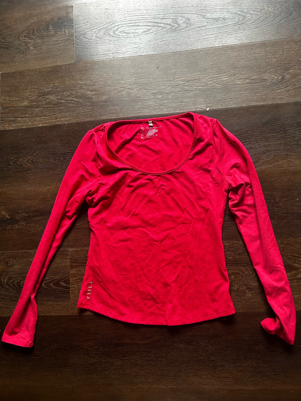 P'tula Women's Long Sleeve Scoop Neck Top in Red